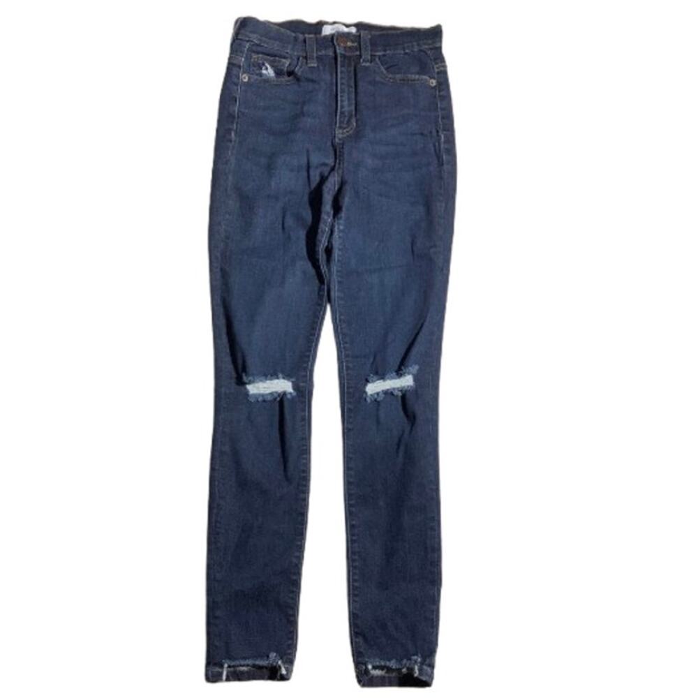 Carly Jean LA Skinny Jeans Women’s 27-  Distressed Knees, Stretch, Casual